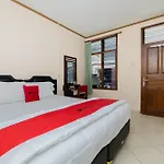 Reddoorz Near Bojonegoro Train Station