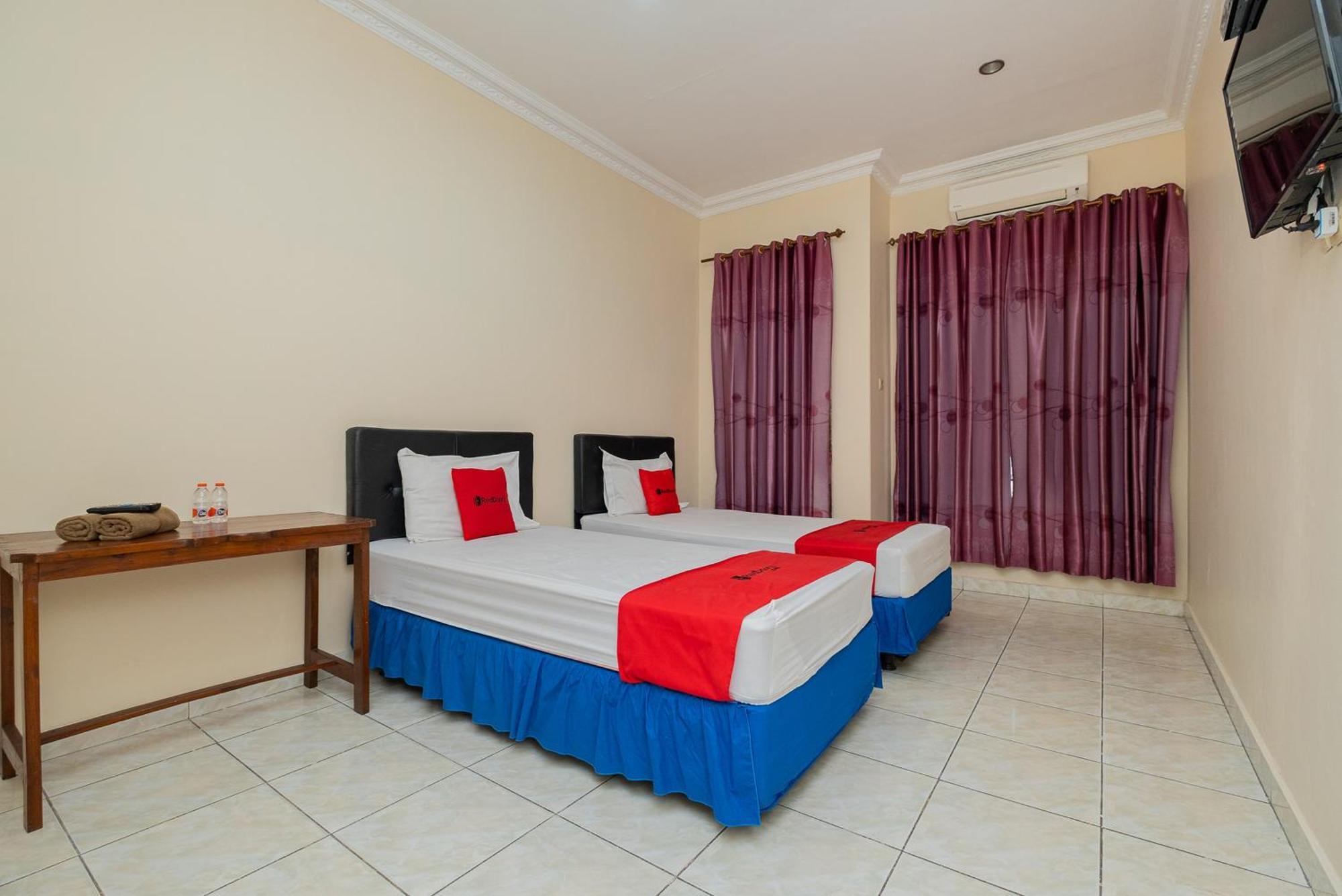 Hotel Reddoorz Near Train Station 2*