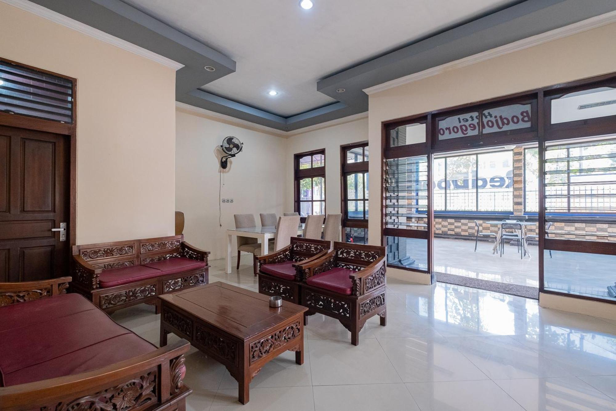 Reddoorz Near Train Station 2* Bojonegoro